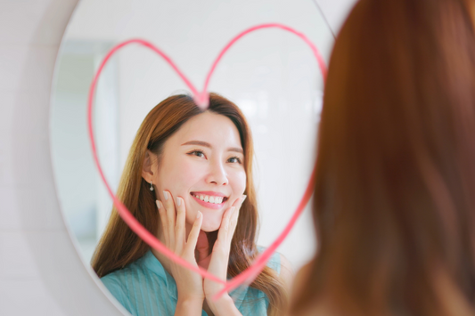 Bellezza consapevole: il viso come punto di partenza per riconnettersi al corpo
